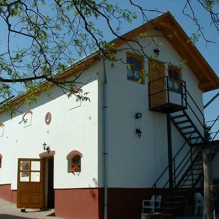Nyerges Lovasudvar Cserepfalu Kültér fotó