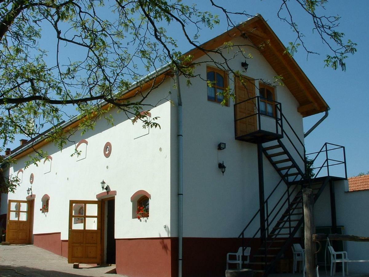 Nyerges Lovasudvar Cserepfalu Kültér fotó